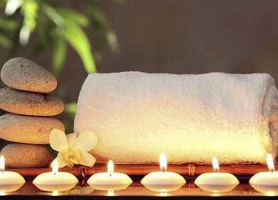 Ambiente relajante con velas y piedras en Vicky Spa, Ñuñoa, Región Metropolitana, CL.