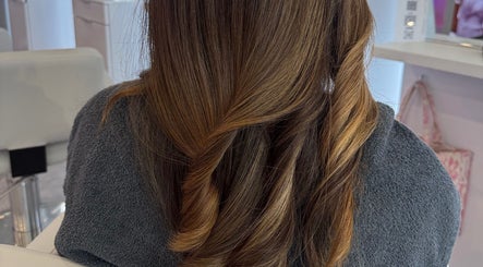 Stylish brunette curls at PrettybyMilli in Canton, Connecticut, US. A chic and sophisticated hairstyle.
