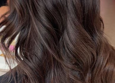 Beautiful wavy hair styling at PrettybyMilli in Canton, Connecticut, US.