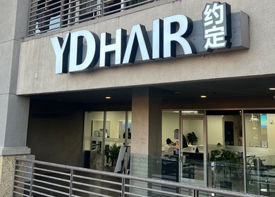 YD HAIR店铺入口，高端美容美发，位于美国加利福尼亚州Rowland Heights。