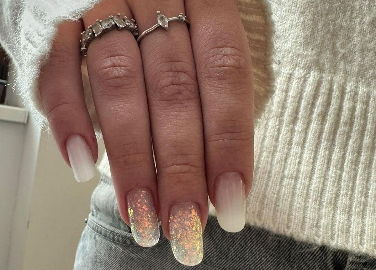 Glamorous glitter nails at Deni.xnails, București, București, RO, showcasing sparkling modern styles.