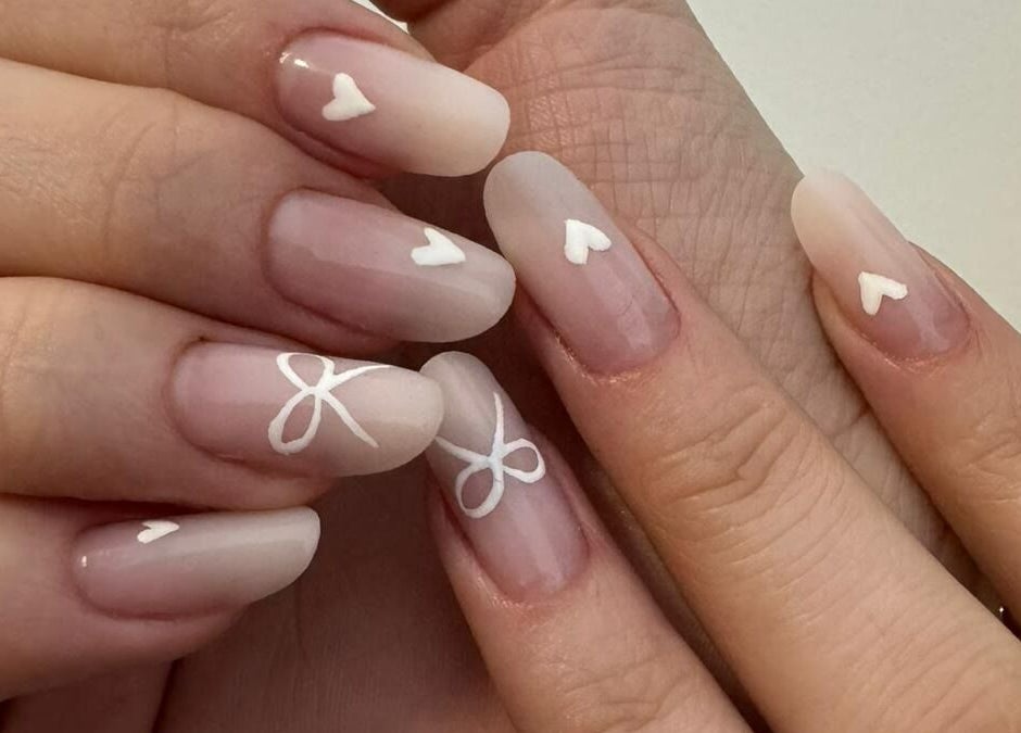 Elegant nail art with heart design from Deni.xnails, București, București, RO.