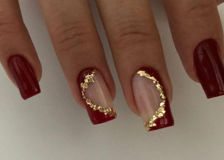 Elegant burgundy nails with gold accents from Deni.xnails in București, București, RO.