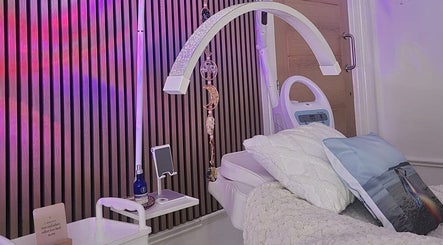 Relaxation bed with ambient lighting at GC Therapies, Liverpool, England, GB.