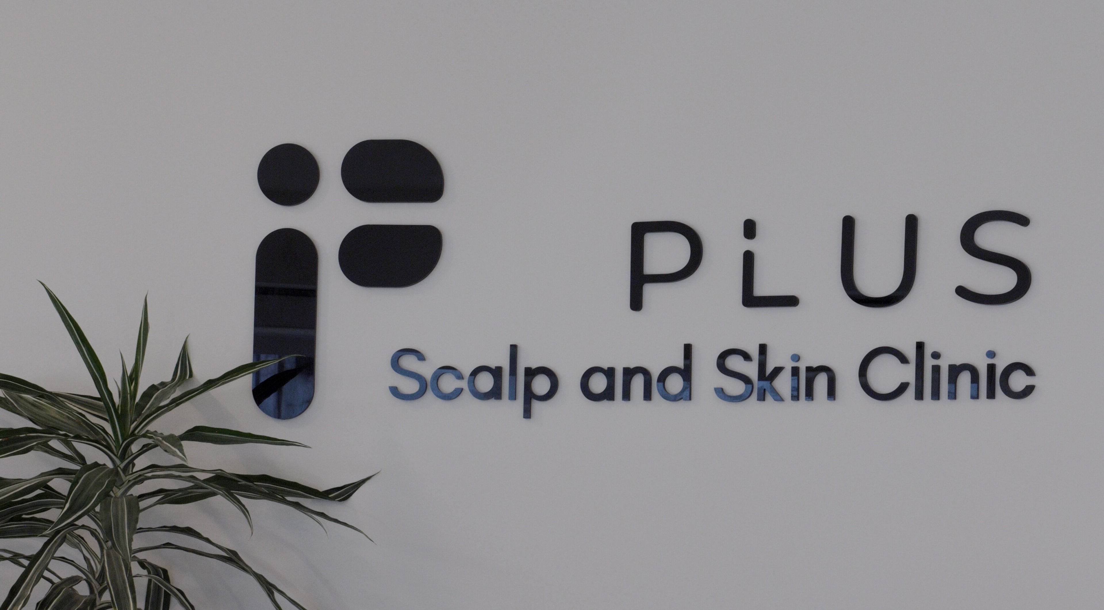 Stylish signage at Chloe Cosmetique in Malvern, Victoria, AU with modern design elements.