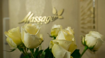 Elegant white roses at Massage In LA, Los Angeles, California, US. Perfect for relaxation ambiance.