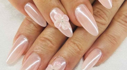 Glamorous pearl nails with floral accents at Venice Nail Bar, Algonquin, Illinois, US.