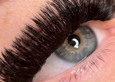 Close-up of elegant eyelash extensions at Luxxe Beauty Cosmetics in Eaton, Western Australia, AU.