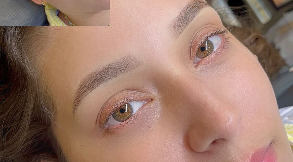 Microblading en Senze Studio, Santo Domingo, Distrito Nacional, DO, resaltando cejas bien definidas.