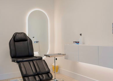Modern tattoo chair and clean setup at Colibri Tattoo and Piercing Ottawa, Ontario, CA.