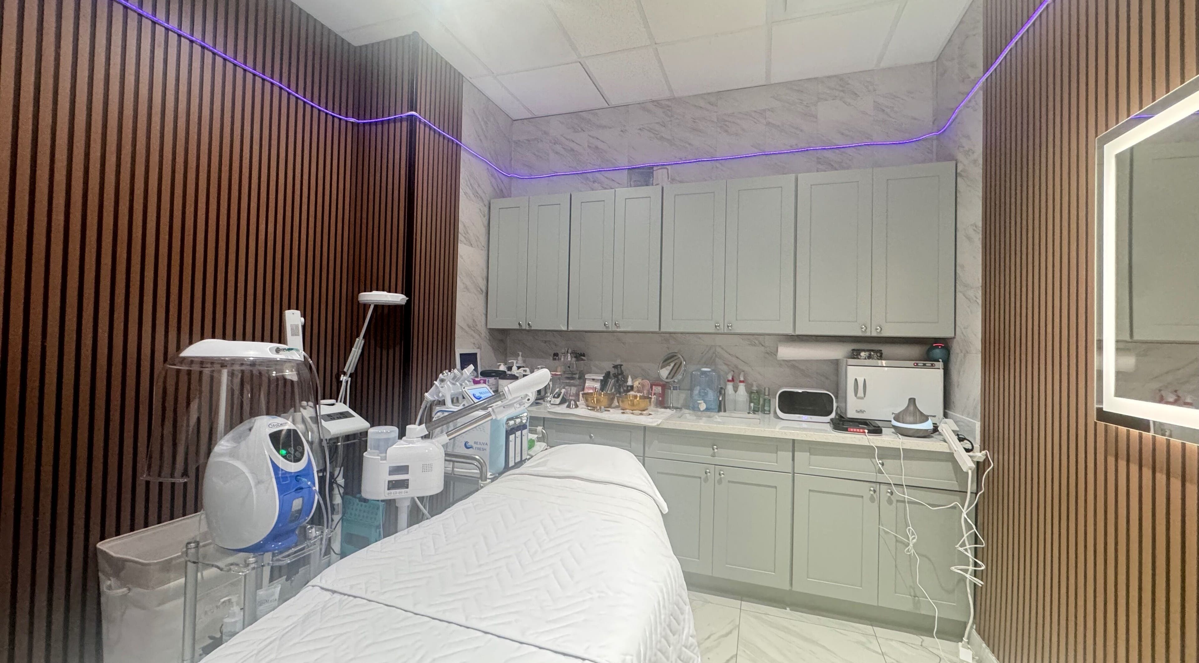 Amy Inked + Skin, Missouri City, Texas, US: Cozy treatment room with modern equipment and soothing decor.