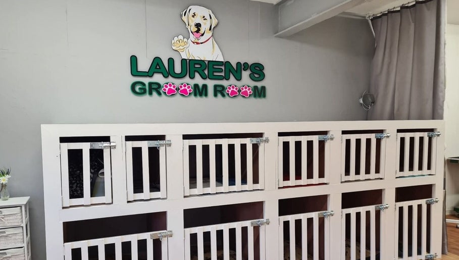 Lauren's Groom Room in Aberfan, Wales: a chic grooming space with adorable dog-themed decor enhancing its charm.