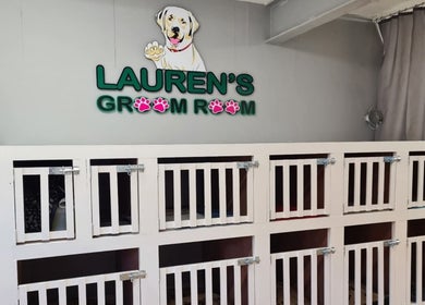 Lauren's Groom Room in Aberfan, Wales: a chic grooming space with adorable dog-themed decor enhancing its charm.