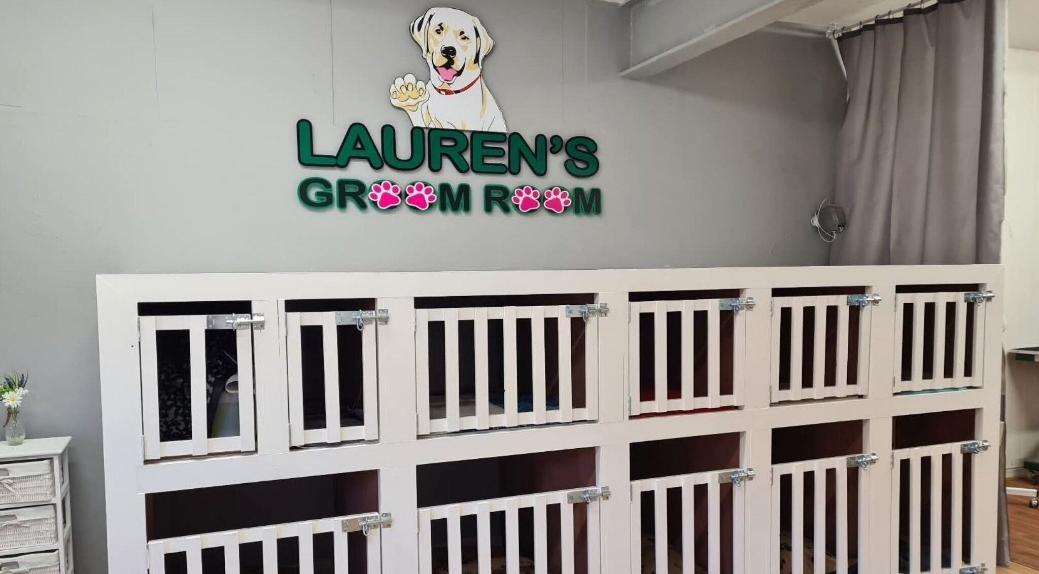 Lauren's Groom Room in Aberfan, Wales: a chic grooming space with adorable dog-themed decor enhancing its charm.