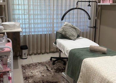 Relaxing treatment room at Hunny's Clinique PTA in Pretoria, Gauteng, ZA with a cozy bed and soft lighting.