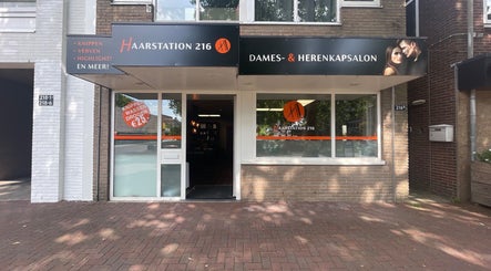 Voorgevel van Haarstation 216, een kapsalon gelegen in Nijverdal, Overijssel, NL.