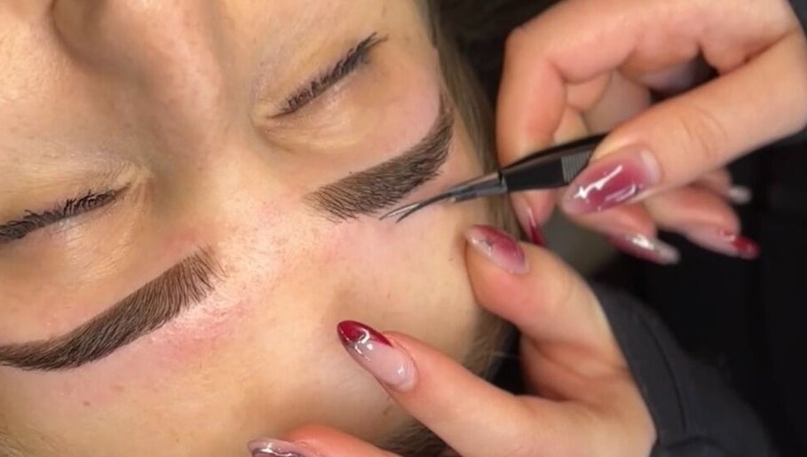 Close-up of eyebrow threading at Haus Of Features, Melbourne, Victoria, AU, showcasing skilled beauty techniques.