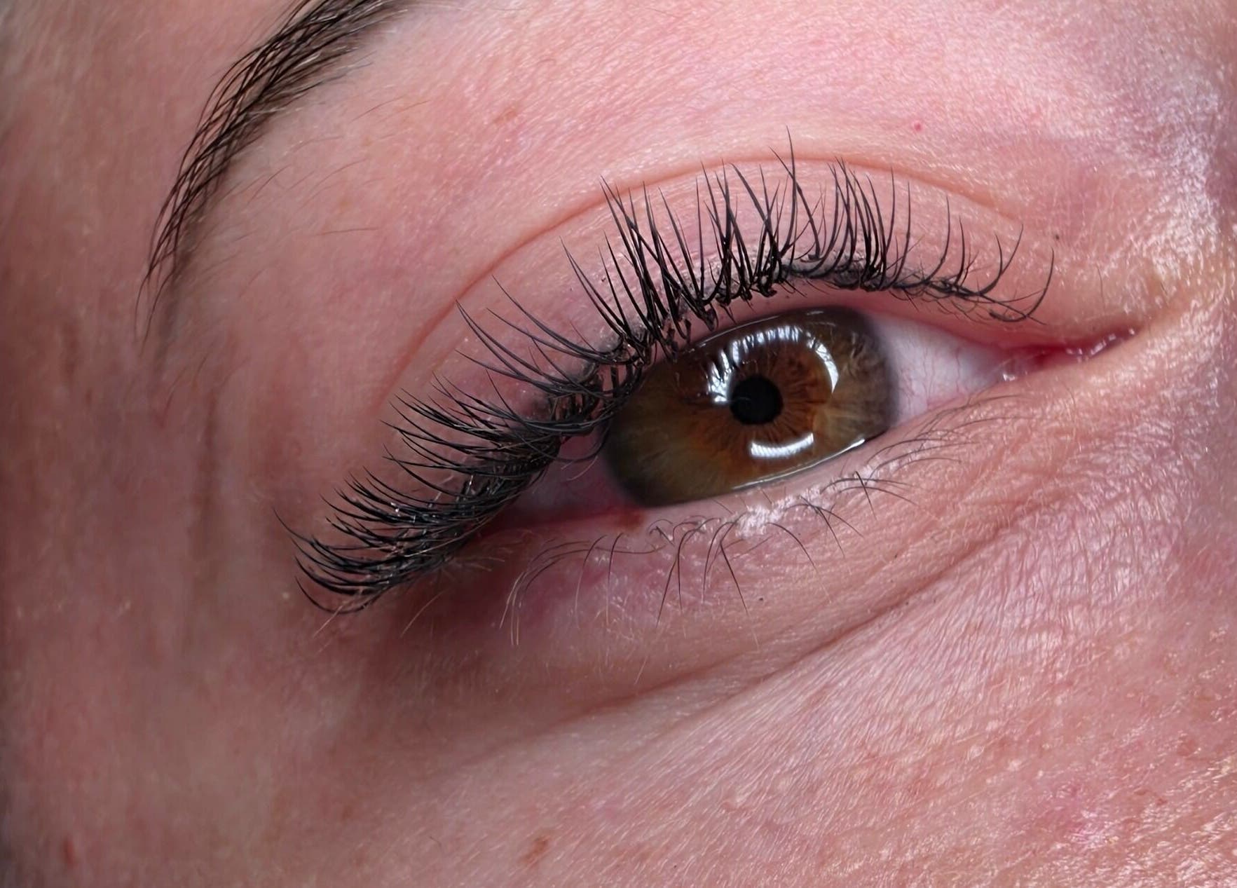 Extensions de cils à Studio Lashana, Muret, Occitanie, FR pour un regard captivant.