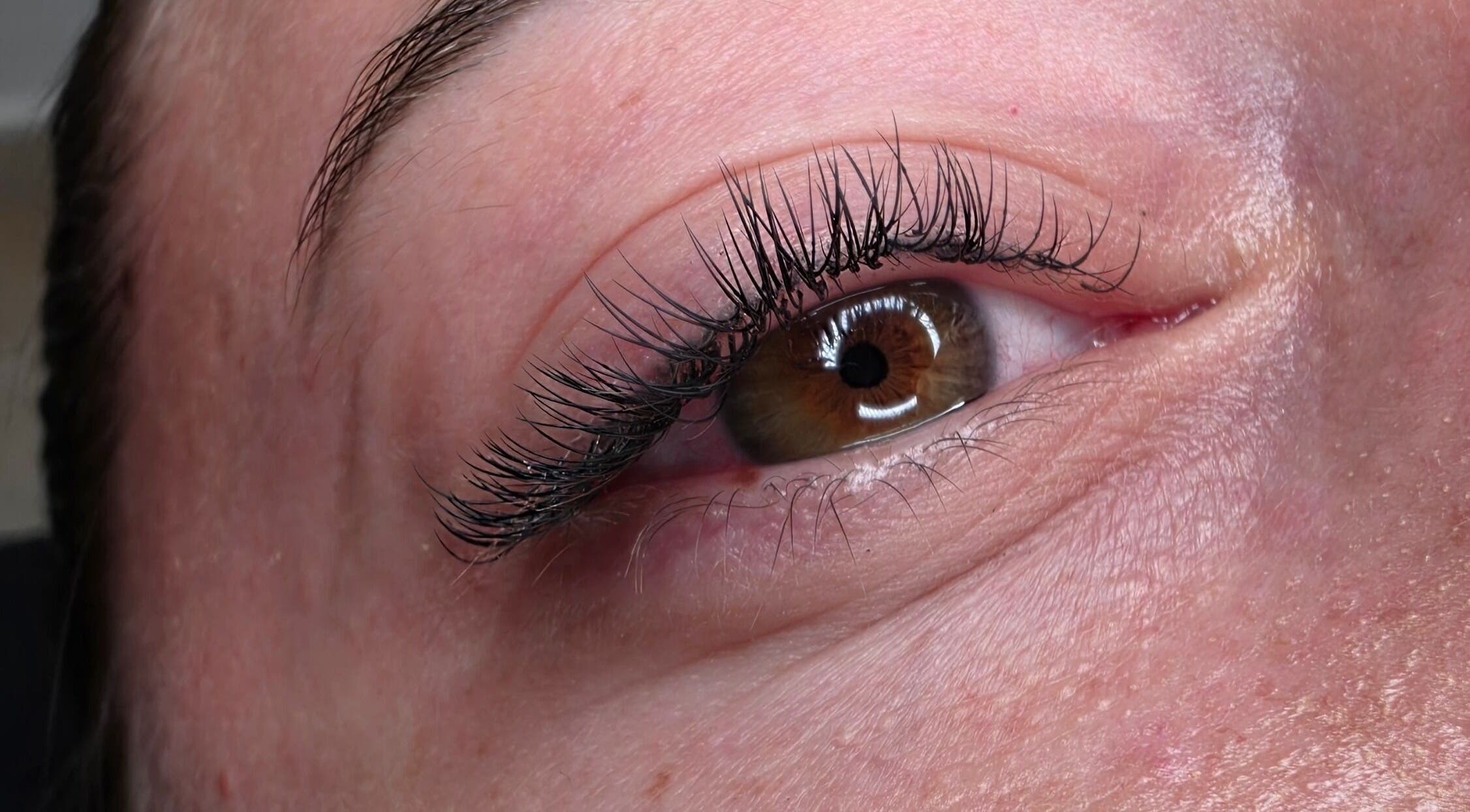 Extensions de cils à Studio Lashana, Muret, Occitanie, FR pour un regard captivant.