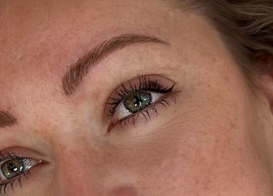 Expert eyebrow shaping at Browlines By Em, Welwyn Garden City, England, GB.