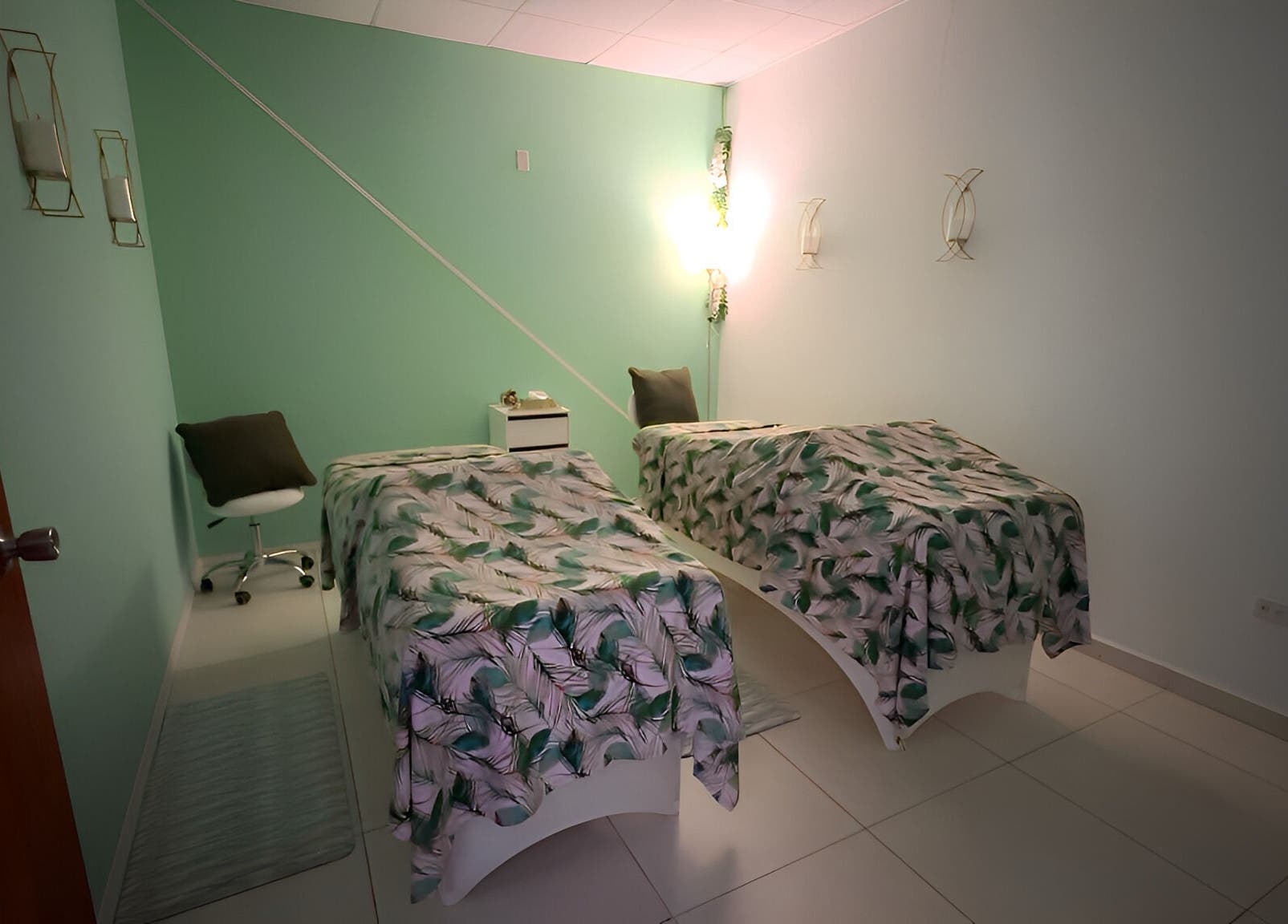 Peaceful massage room at Glorious Touch Day Spa, Oranjestad, AW with twin treatment beds.