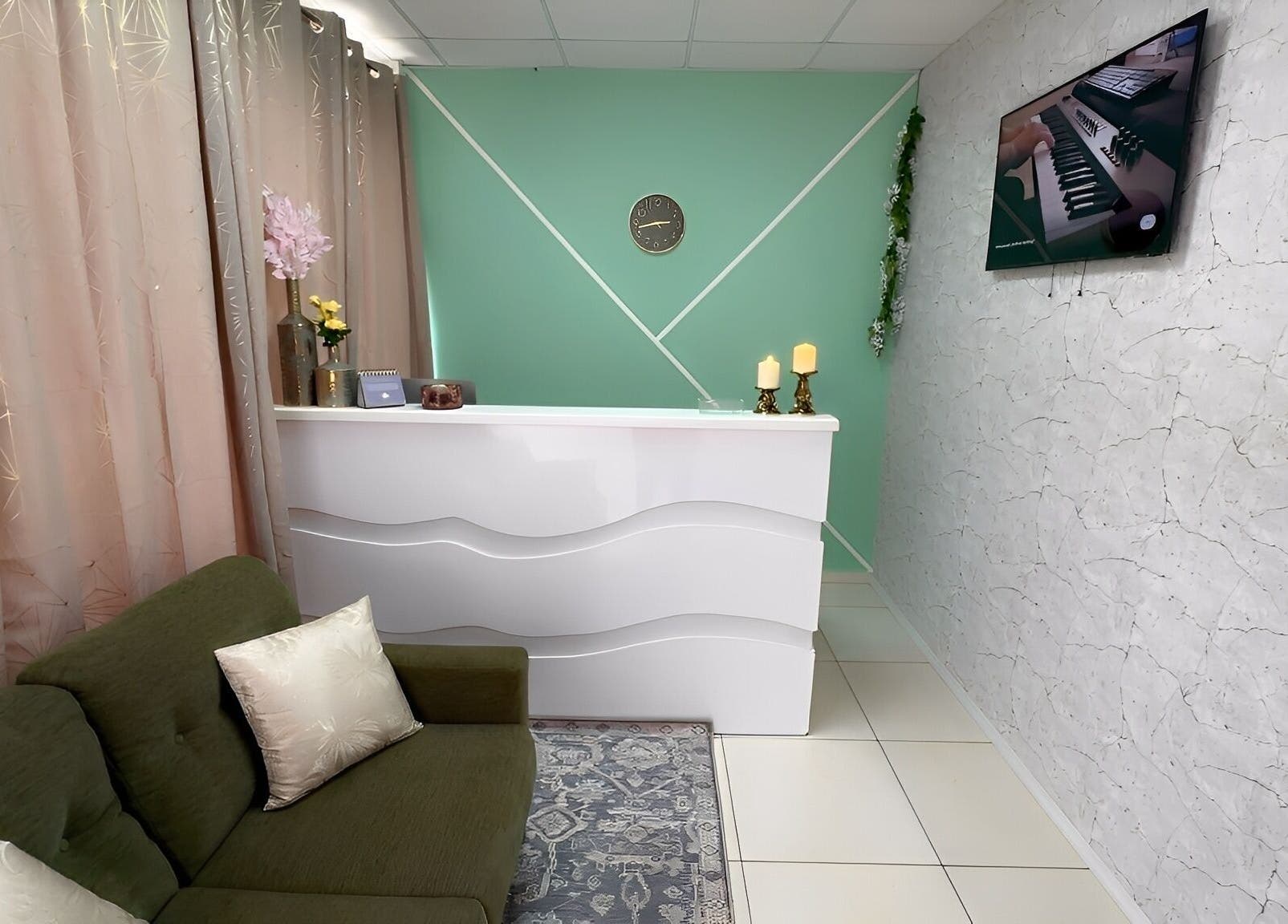 Elegant reception area at Glorious Touch Day Spa, Oranjestad, AW with chic decor and serene ambiance.