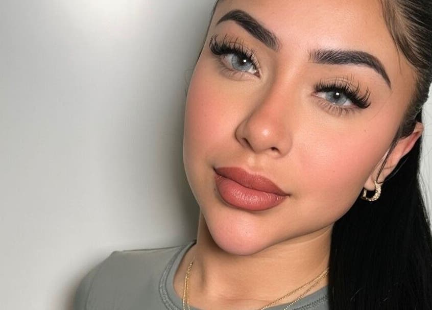 Realce de pestañas en Cottonlashes, Barcelona, Catalunya, ES. Belleza y estilo moderno.