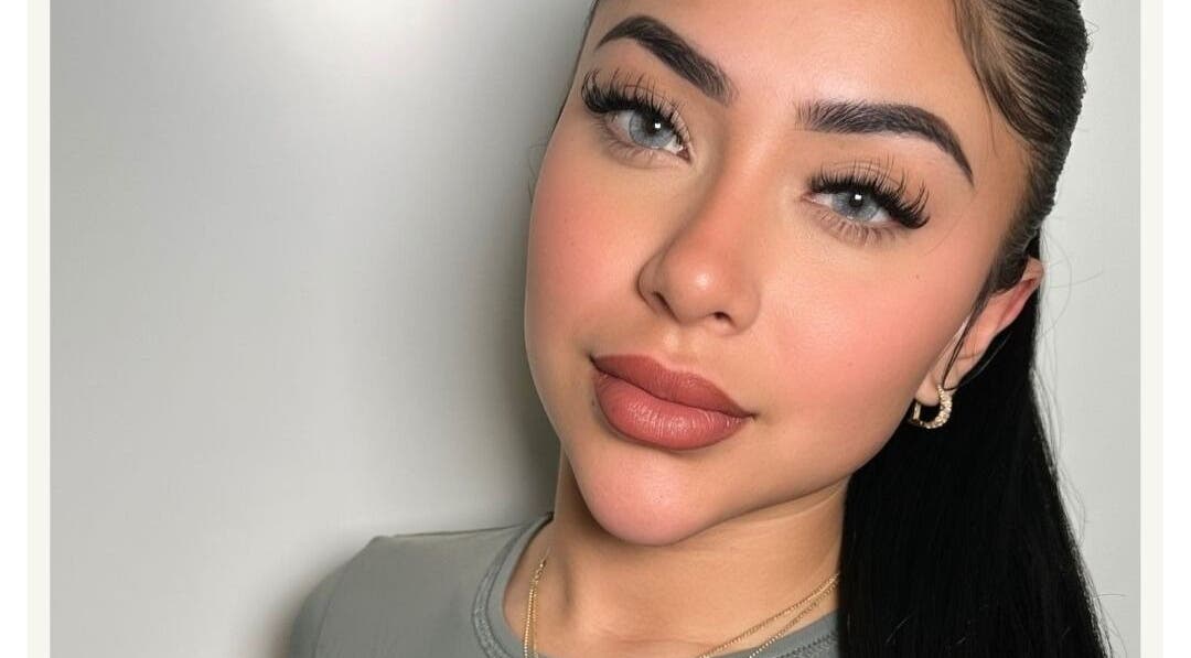 Realce de pestañas en Cottonlashes, Barcelona, Catalunya, ES. Belleza y estilo moderno.