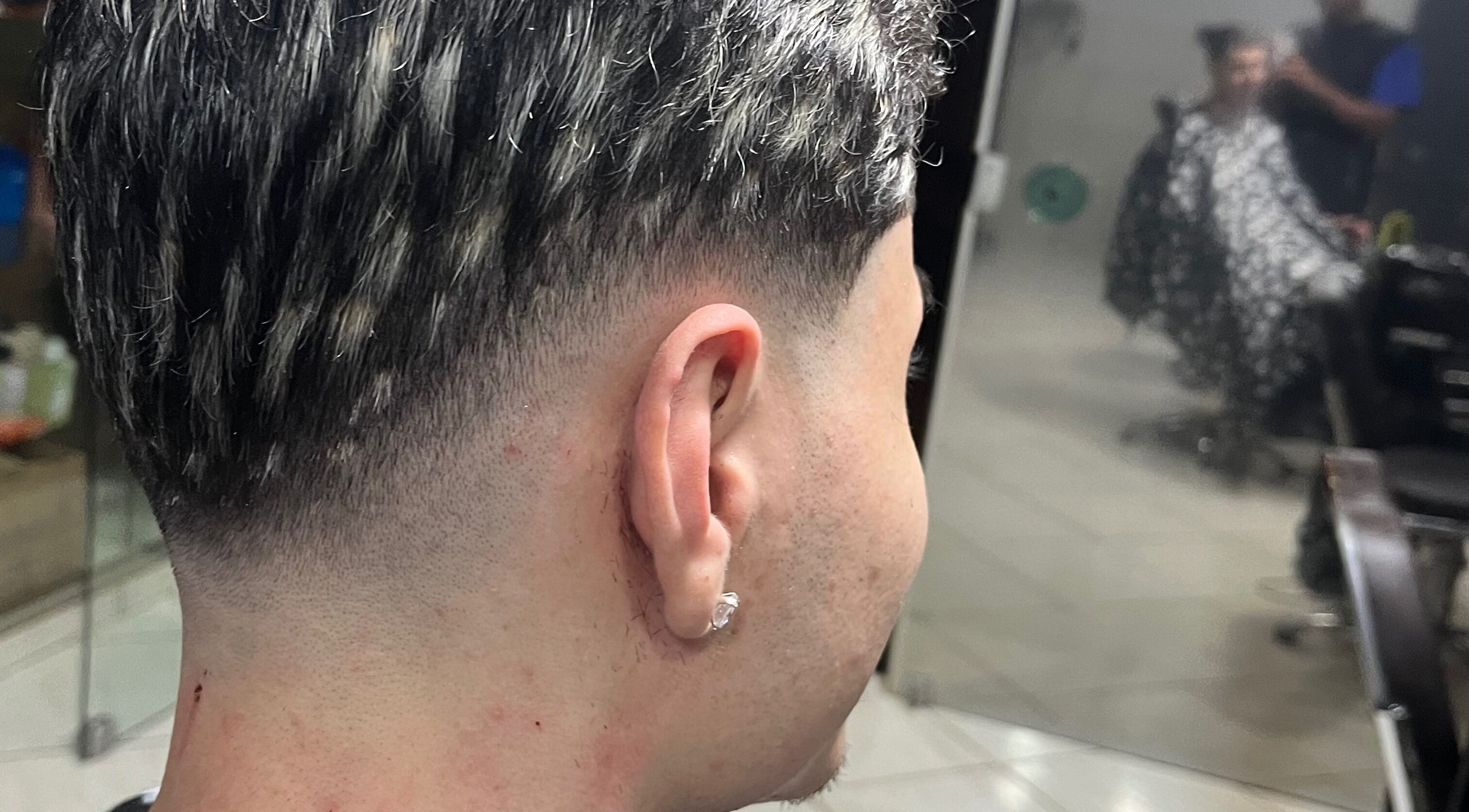 Corte de cabelo estilizado em Studio Mota em São Paulo, São Paulo, BR, destacando elegância.