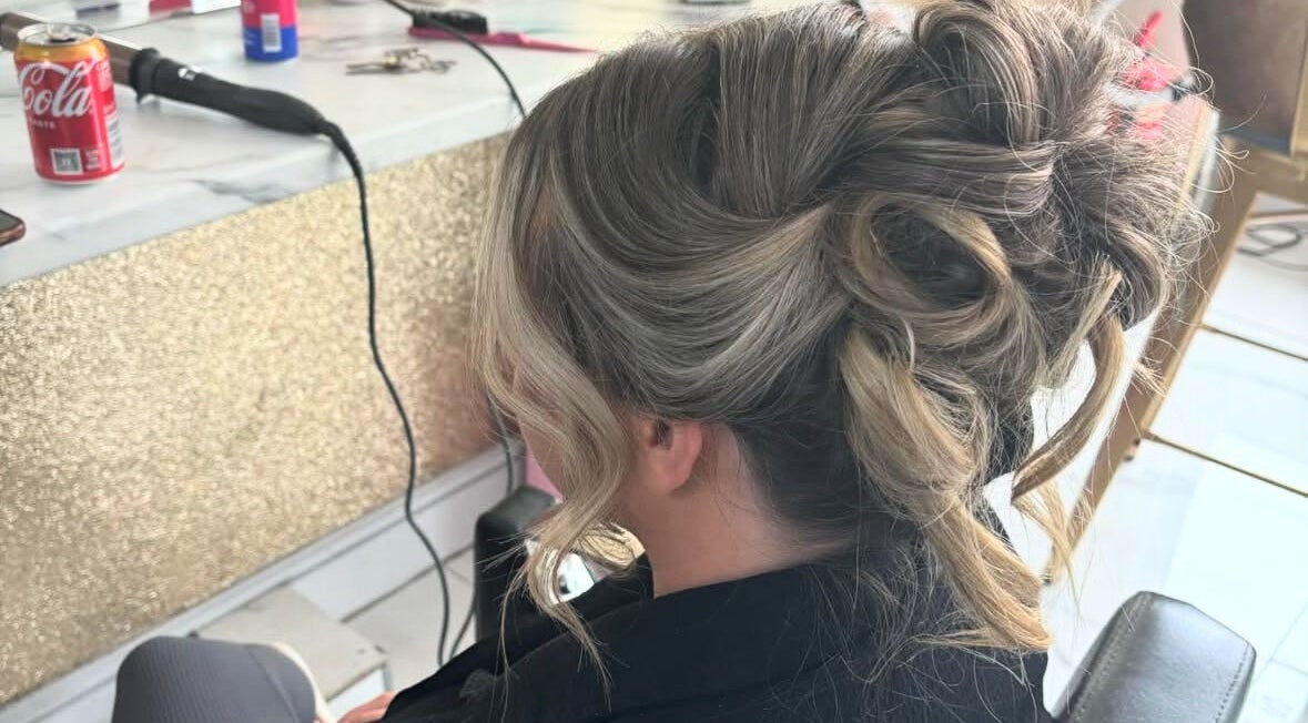 Elegant hairstyle at Chloe Newbold - makeup beauty, Liverpool, England, GB. Highlighting chic hair design.