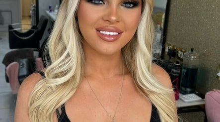 Smiling woman with elegant makeup at Chloe Newbold - makeup beauty, Liverpool, England, GB.