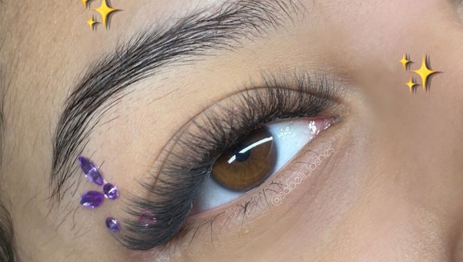 Elegante extensión de pestañas en Sabelli Beauty Studio, Memphis, Tennessee, US.