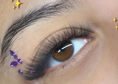 Elegante extensión de pestañas en Sabelli Beauty Studio, Memphis, Tennessee, US.