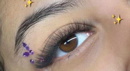 Elegante extensión de pestañas en Sabelli Beauty Studio, Memphis, Tennessee, US.