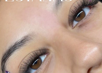 Extensiones de pestañas en Sabelli Beauty Studio, Memphis, Tennessee, US. Realce de belleza natural.