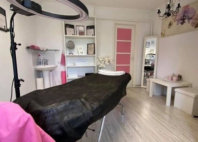 Интерьер Permanent Makeup by Kira в Остине, Техас, США: стильный и уютный салон.