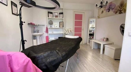 Интерьер Permanent Makeup by Kira в Остине, Техас, США: стильный и уютный салон.