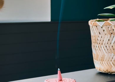 Ambiance apaisante avec fumée d'encens à Bubble Connection, Waterloo, Région Wallonne, BE.