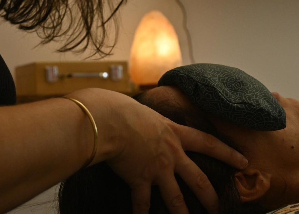 Massage détente à L'atelier Prasama, Saint-paul-les-fonts, Occitanie, FR. Expérience bien-être unique.