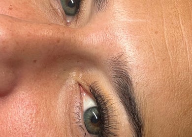 Detalle de ojos y piel bien cuidados en Bichotas Beauty, Alhaurín De La Torre, Andalucía, ES.