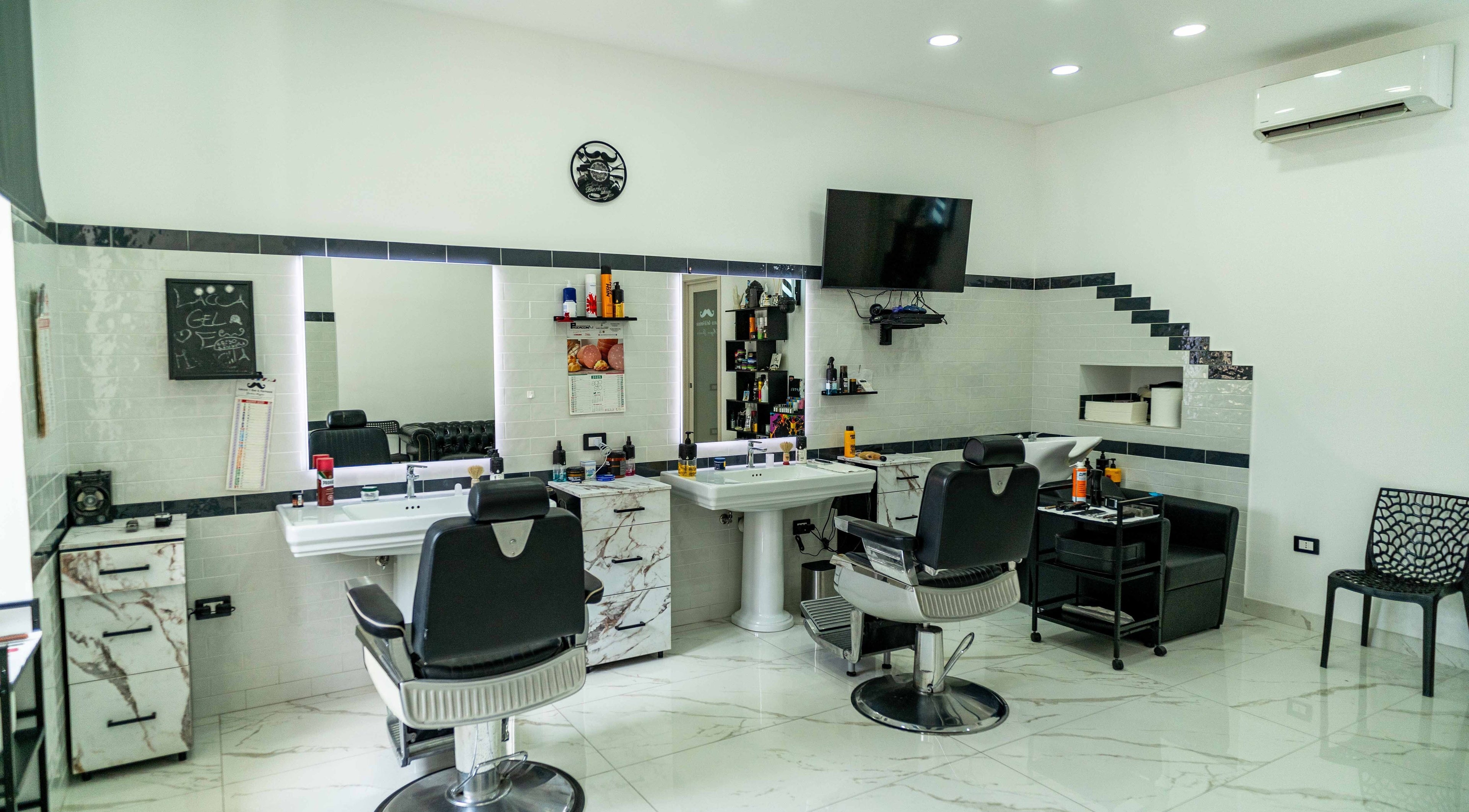 Interno elegante del salone Lacca Gel & Fantasia a Tocco Caudio, Campania, IT.