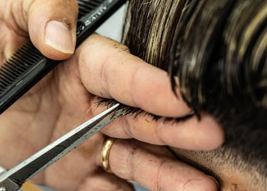 Taglio professionale dei capelli presso Lacca Gel & Fantasia, Tocco Caudio, Campania, IT.