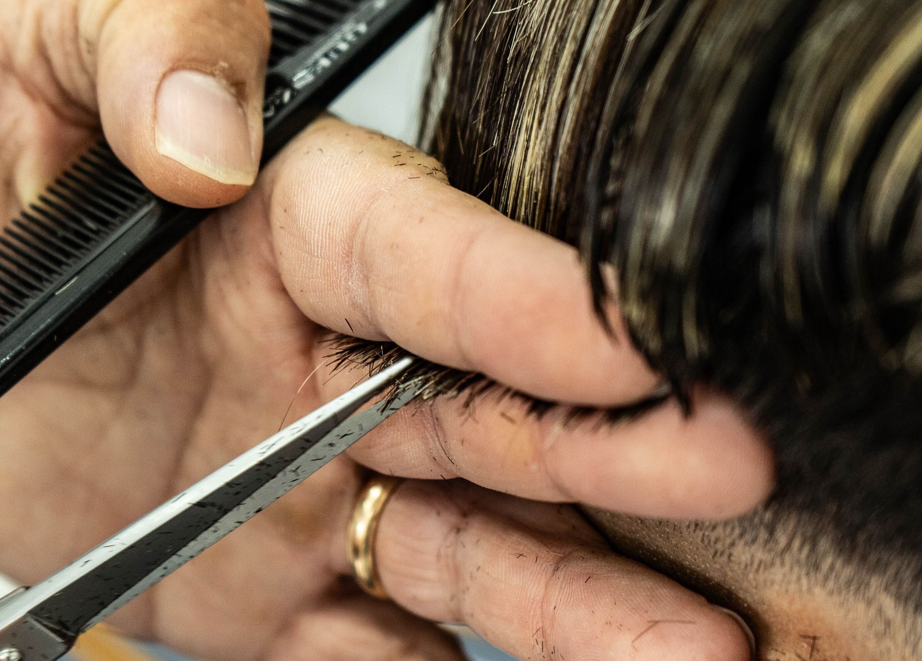 Taglio professionale dei capelli presso Lacca Gel & Fantasia, Tocco Caudio, Campania, IT.