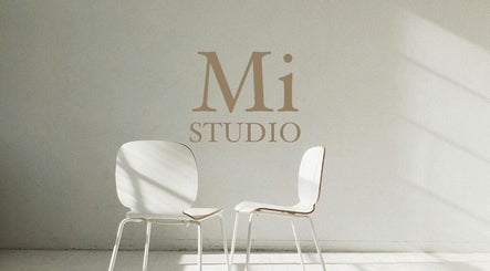Minimalist chairs at Mi Studio, Pozuelo De Alarcón, Comunidad De Madrid, ES with soft light.