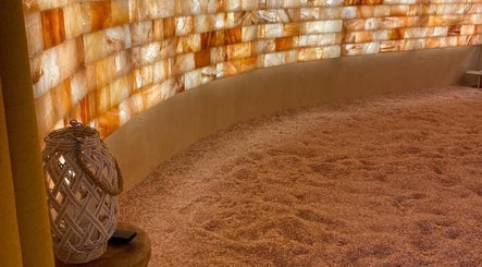 Salle de sel apaisante de Body & Flow, Annecy, Auvergne-Rhône-Alpes, FR, pour une relaxation profonde.