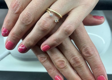 Elegant pink manicured nails at Lovers & Fighters @ Nail Fizz, Amsterdam, Noord-Holland, NL.