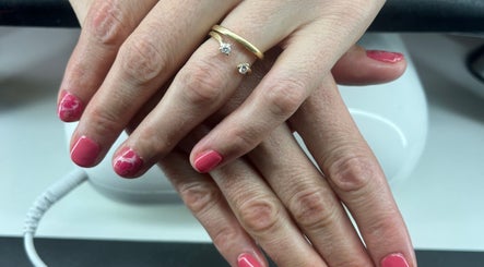 Elegant pink manicured nails at Lovers & Fighters @ Nail Fizz, Amsterdam, Noord-Holland, NL.