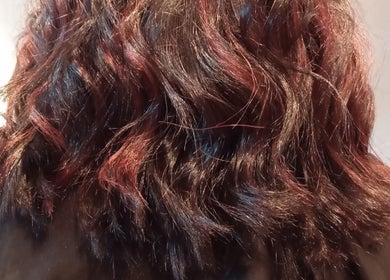Stylish wavy hairstyle by Belindah the Hairdresser in Cape Town, Western Cape, ZA.