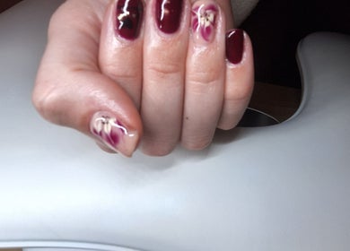 Elegant floral nail art manicure at Polished and Pretty, Crynant, Wales, GB. Stylish burgundy and white design.