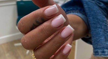 French manicure at Nail Maniac Salon & Academy, Orlando, Florida, US. Elegant pink and white nail design.